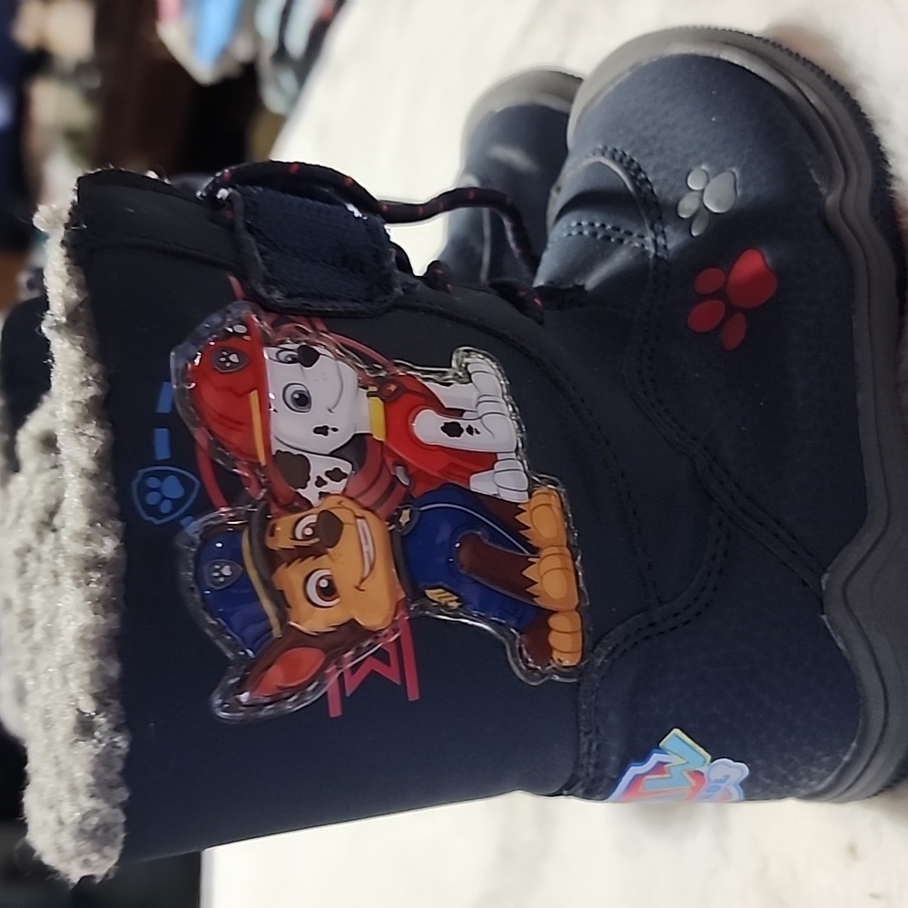 PAW 🐾 PATROL  INFANTS  SIZE 6  WINTER  BOOTS. Lights up! - Picture 2 of 9